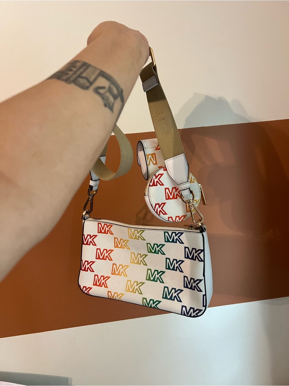 Michael Kors Jet Set Price Medium Crossbody W Tech Accessories Rainbow MK Logo - Picture 3 of 3